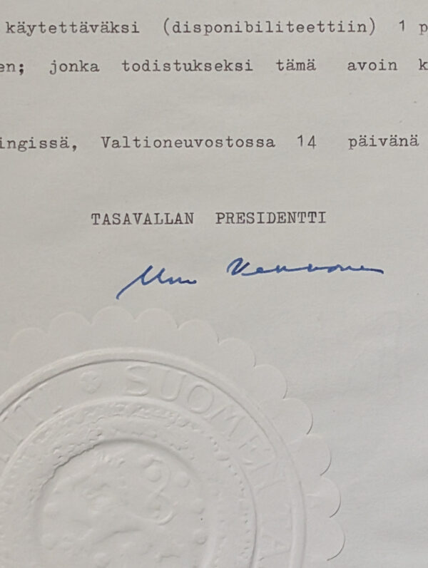 Kekkosen signeeraama asiakirja vuodelta 1972