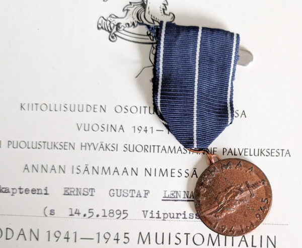 Kapteenin Jatkosodan mm + myöntökirja