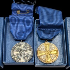 Suomen valkoinen ruusun 1. lk ansiomitalit