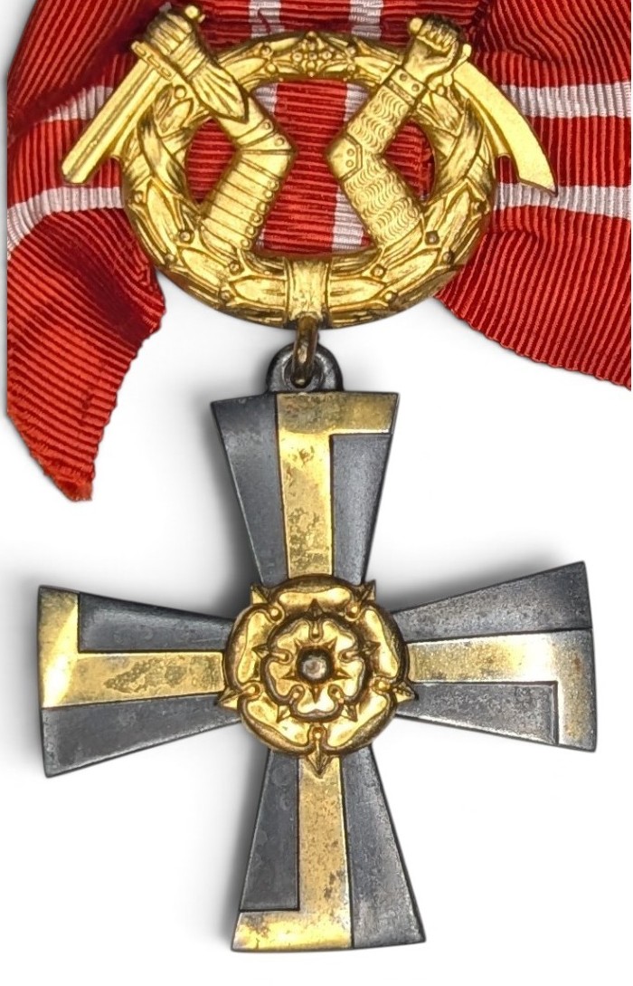 Vapaudenristi 4. luokka 1941 miekoin